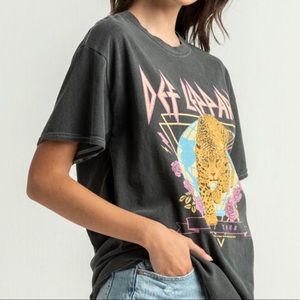 Def Leppard Oversized Vintage Look Tee